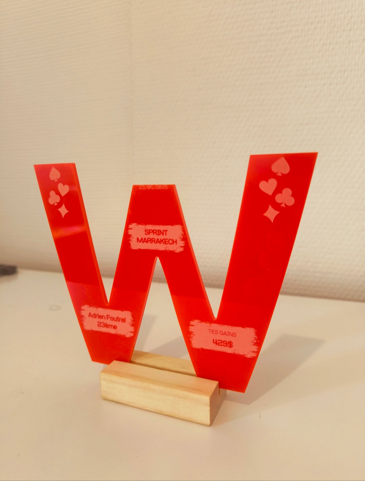 Trophée W rouge